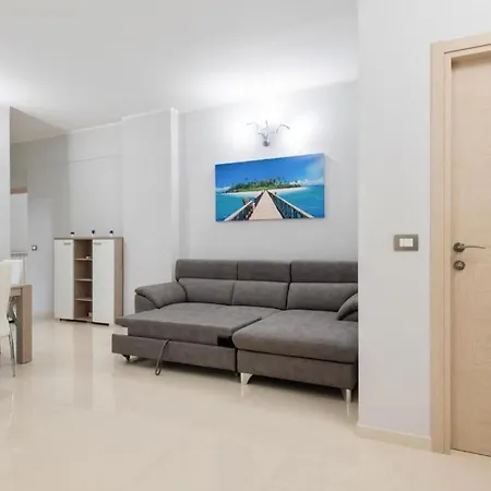 Apartment Trendy Close To The *